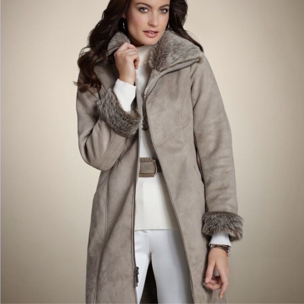 CHICOS LONG WHIMSICAL WHYNEE
FAUX SUEDE/FUR COAT IN OCEAN FOG.
SZ 3/XL